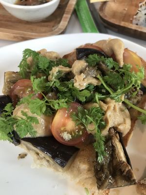 Miso toast aubergine en tomaatjes (die waren helaas niet gepoft, stond zo wel op de kaart) at Mama Gaia in Haarlem