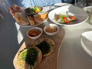 Humus, pannenkoekjes & Thaise aubergine  at Mama Gaia in Haarlem