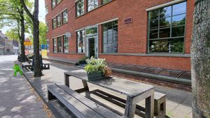 Front + entrance at Mama Gaia in Haarlem