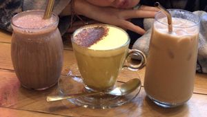Smoothie, turmeric latte, iced coffee  at The Vibe in Liverpool