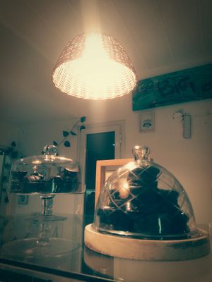 Alfajorcitos rellenos de dulce de leche vegano y frutad at Kela Con Amor in Puerto Madryn