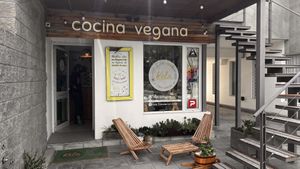Shop front and seats  at Kela Con Amor in Puerto Madryn