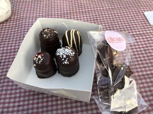 Lækre veganske flødeboller! at Glean - Torvehallerne in Copenhagen