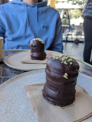 Pistachio / passion fruit and mokka/salted caramel at Glean - Torvehallerne in Copenhagen