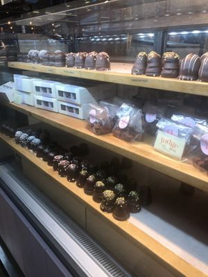 Flødebolle Display  at Glean - Torvehallerne in Copenhagen