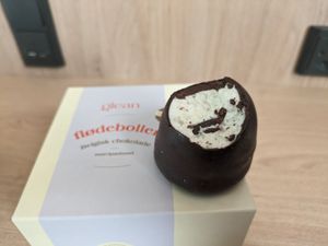 Vegan flødeboller at Glean - Torvehallerne in Copenhagen