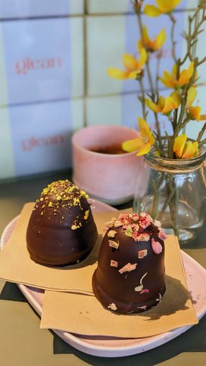 Vegan Flødebollers at Glean - Torvehallerne in Copenhagen