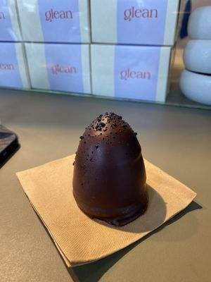 liquorice flødebolle   at Glean - Torvehallerne in Copenhagen