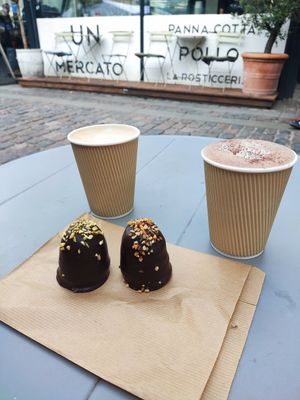 Lemon curd and mocha at Glean - Torvehallerne in Copenhagen