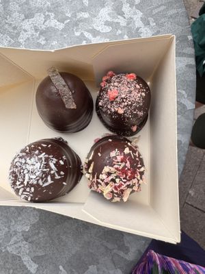 Coconut, yuzu, raspberry and blueberry   at Glean - Torvehallerne in Copenhagen