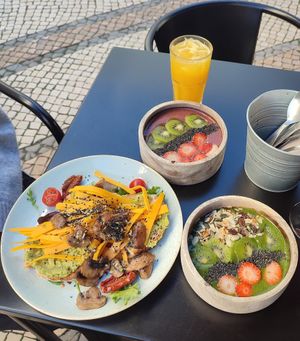 Vegan toast, Açaí and Detox bowls  #Veganuary at Chelsea Coffee & Brunch in Faro