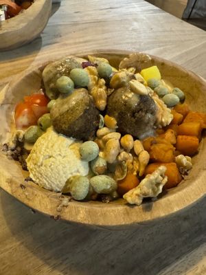   at Hawaiian Poke Bowl in Antwerpen