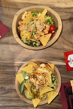   at Hawaiian Poke Bowl - Meir in Antwerpen