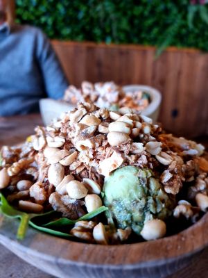 Make your own bowl at Hawaiian Poke Bowl in Kortrijk
