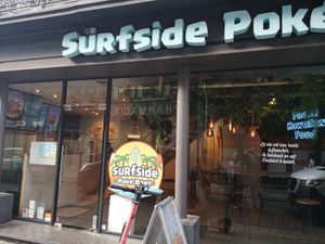 Outside at Surfside Poké in Namur