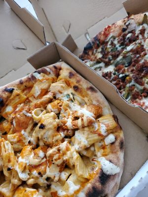 Buffalo Mac Pizza & Pepperoni Jalapeno Ranch Pizza at Love Amaro Pizzeria in Venice