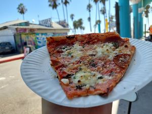 Pizza Peperoni at Love Amaro Pizzeria in Venice