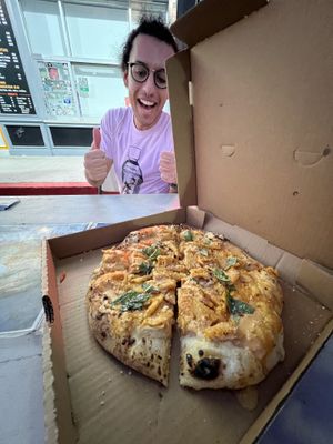 Great Mac and cheese pizza and great company😄 at Love Amaro Pizzeria in Venice