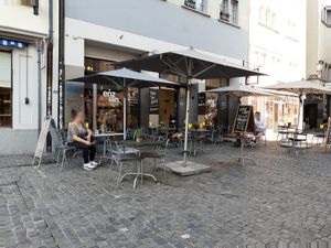Outdoor seating at Enzian Vegan Food in Zurich