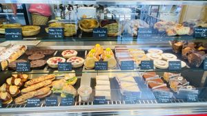 Süsses und salziges    at Enzian Vegan Food in Zurich