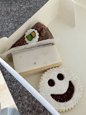 Banana cake, custard slice, spitzbuben  at Enzian Vegan Food in Zurich