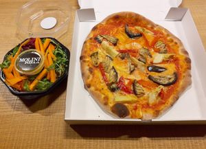 Pizza vegetariana with vegan cheeze, salad at Molini Pizza in Zug