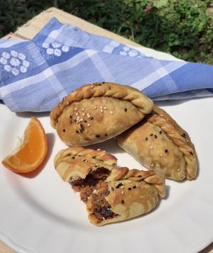 Saltenha Veganila de proteína de soja, uva passa e azeitona at Veganila in Paraty