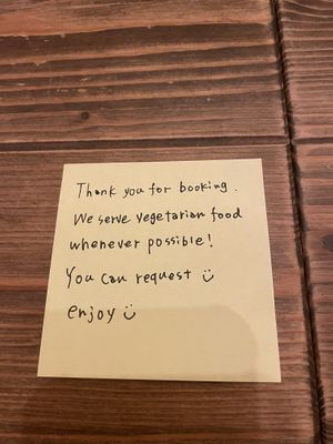 A note written by the staff after I asked whether they had vegetarian options for me when I reserved a table😄 at Cafe Shimamun+ in Tokashiki