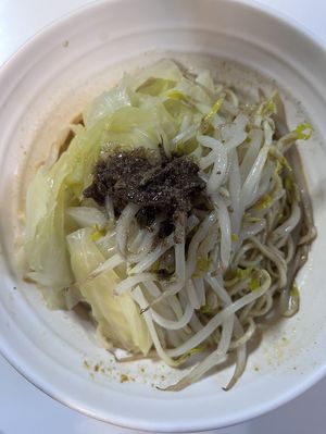 Cold noodles with many vegetables + tasty sauce ($70)  at QíJīn SùShí 旗津素食 in Kaohsiung