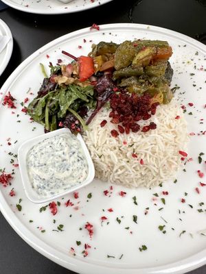 6.C. Qabeli mit Spinat, geschmortem Gemüse, Reis und einem Joghurt-Minz-Dip. Zu empfehlen!  at Maihan in Hamburg