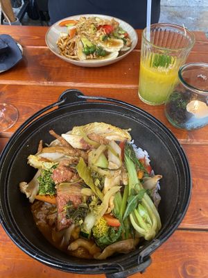 Reis mit Gemüse und einer scharfen Soße :) at Ouai in Leipzig