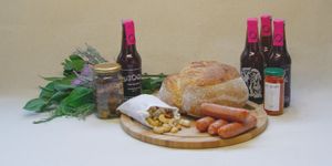 Cesto S (small) es el presente perfecto para tu primo, amigo, conocido entrañable y vegano, demuéstrale que sabes que no se alimenta a base de tomate y lechuga. 

🌶️🍆🍓 at CESSTO in Bogota