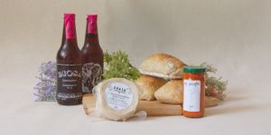 Cesto XS (extra small) es el aperitivo ideal que no pueda faltar en tu alacena. Un detalle hermoso para compartir entre dos.

🌶️🧀🥖🍻🌿 at CESSTO in Bogota