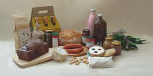 Cesto L (large) ideal para familias y paladares de buen apetito.

🌶️🥔🍆🍓🍇🥖🍪🎂🧀🌽🍾🍻🥛🌭🍯🍯☕🥜🌿
 at CESSTO in Bogota