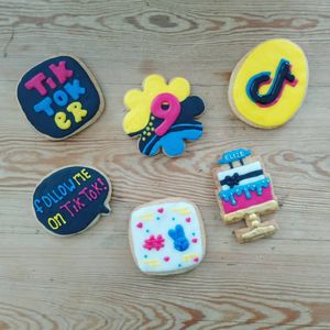 Customized design cookies "tik tok" birthday at California Cakes  in Oostende