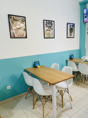 Space details #Veganuary at CinnaRoll in Quinta Do Conde