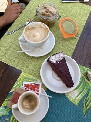 Blueberry Cheesecake & Carrot Cake in a glass (both vegan) at CODA the V Taste in Sighisoara