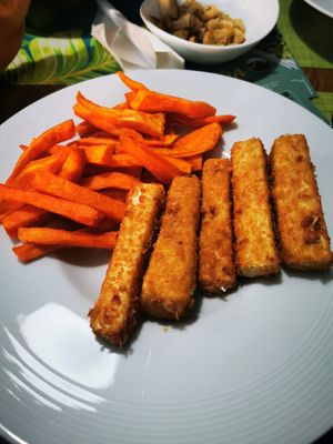 Tofu nuggets with sweer potato fries at CODA the V Taste in Sighisoara