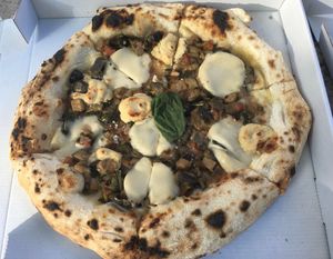 Caponata pizza with vegan mozarella, take-away at Tozzi Forneria Moderna in Lisbon