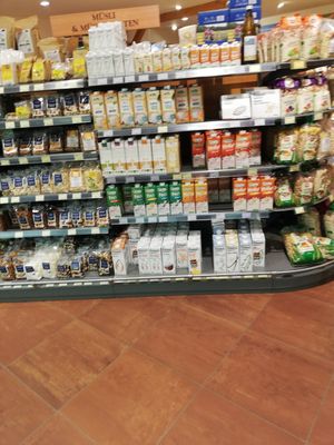 Pflanzenmilch at Hofladen Gut Wulksfelde in Tangstedt