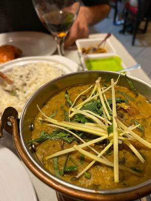 Pratos vegetarianos: Tarka dal (Lentilhas em molho espesso de tomate especiarias) (7,90€) at Taj Mahal in Torres Novas