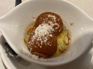 Sobremesa: Gulab Jamun (3€) at Taj Mahal in Torres Novas