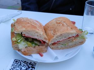 Chivito heura, no bacon y veganesa. at Serendipity in Valencia