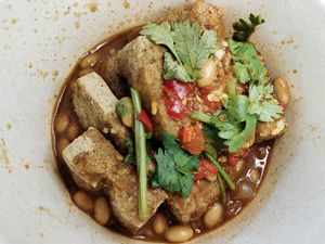 White smelly tofu with Mala sauce. Combination A4 at Man Kou Xiang Stinky Tofu 满口香素食臭豆腐 in West Singapore