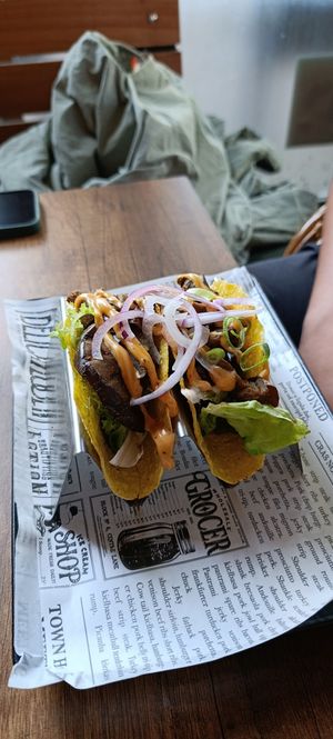 Vegan tacos met aubergine shoarma at Eetcafé de Sjampetter in Deventer