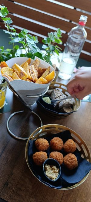 Vegan bitterballen at Eetcafé de Sjampetter in Deventer