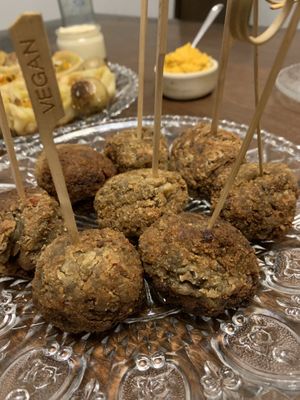 Albóndigas de lentejas at Mezcla Chica Kitchen in Rosario