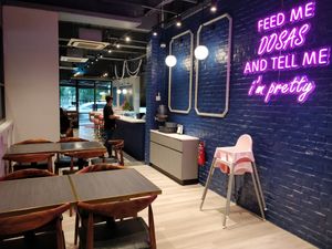 Restaurant interior: Feed me Dosas and tell me "i'm handsome" at Fennel by Komala Vilas in Central Singapore