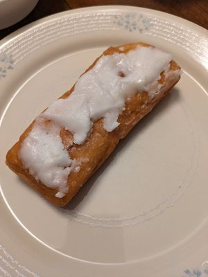 White Iced Long John at Lindsey's Bakery in Circleville