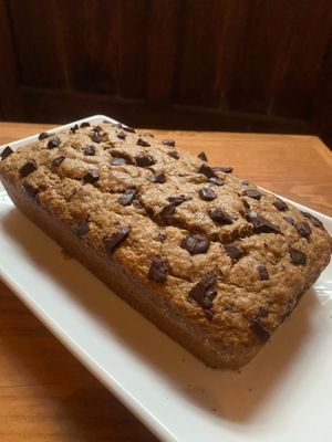 Banana bread topped with chocolate chips  at Chunky Monkey in Queretaro